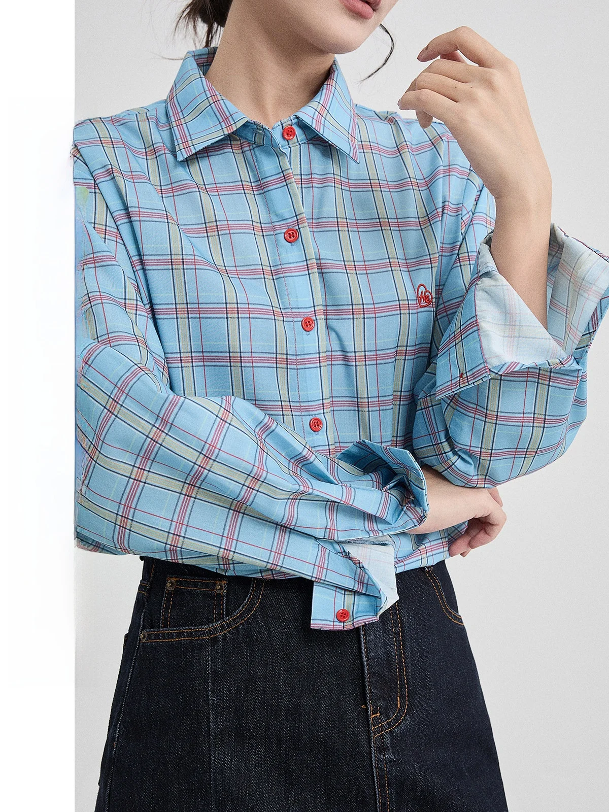 

Женская повседневная рубашка из чистого хлопка в клетку, новинка весеннего сезона, контрастный дизайн, свободный крой, длинный рукав, воротник на пуговицах.