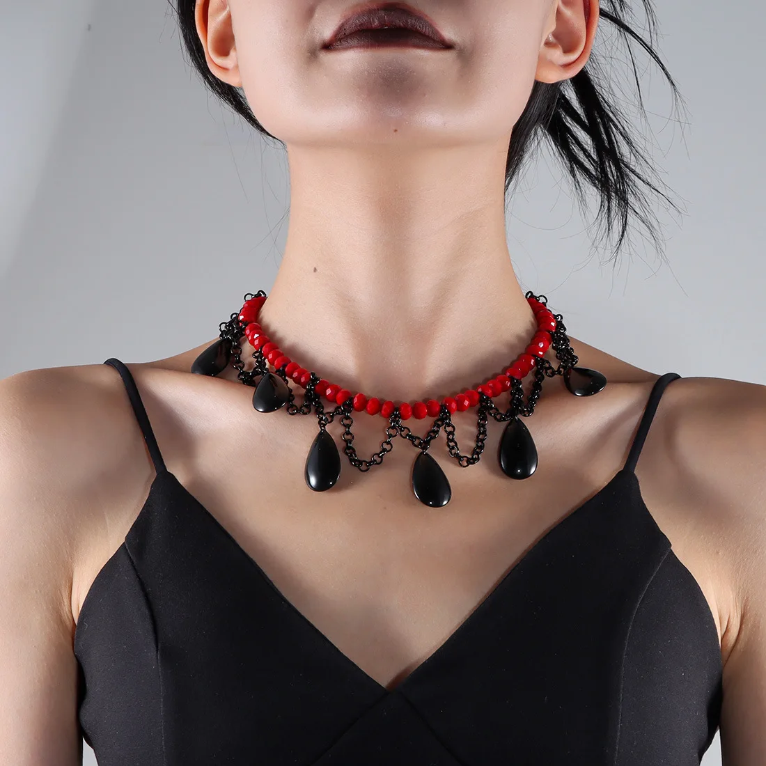 DIY accessories European and American cross-border retro exaggerated necklace, black crystal beaded water drop fringed collarbon