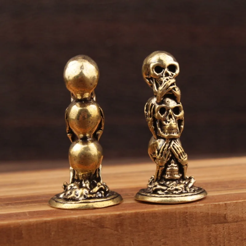 

1pcs Retro Mini antique bronze skull statue Halloween home decoration desktop skull skeleton small ornament creative decoration