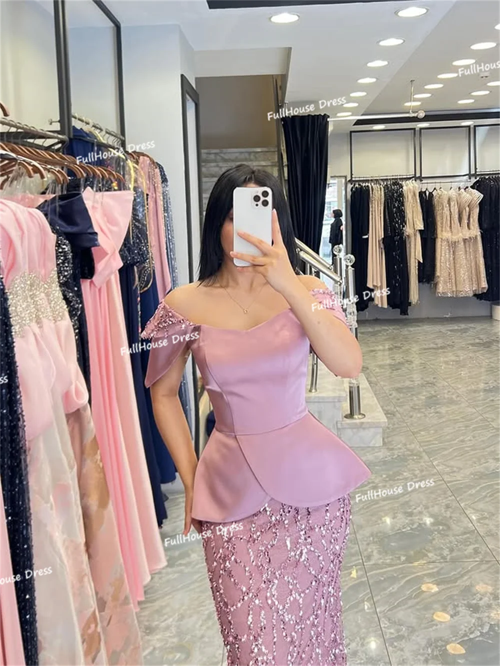 Op maat gemaakte fantastische tweedelige off-shoulder kralen sexy schede rugloze lange feestjurk met trein Mohamed soi