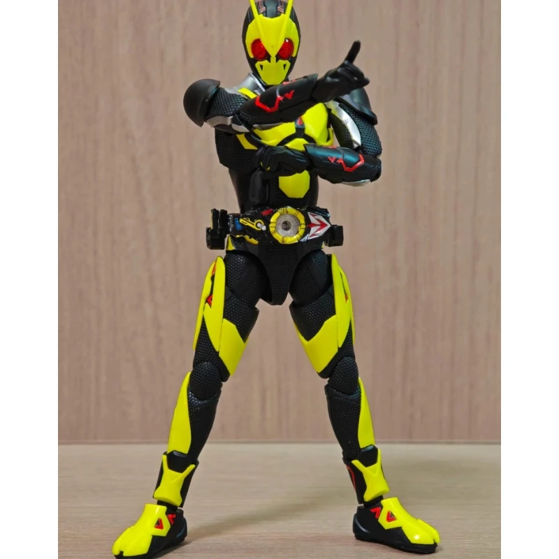 

В наличии модель Bandai, стандартная фигурка Kamen Rider Rising Hopper, коллекция настольных декоративных праздничных подарков, модель из ПВХ, игрушки