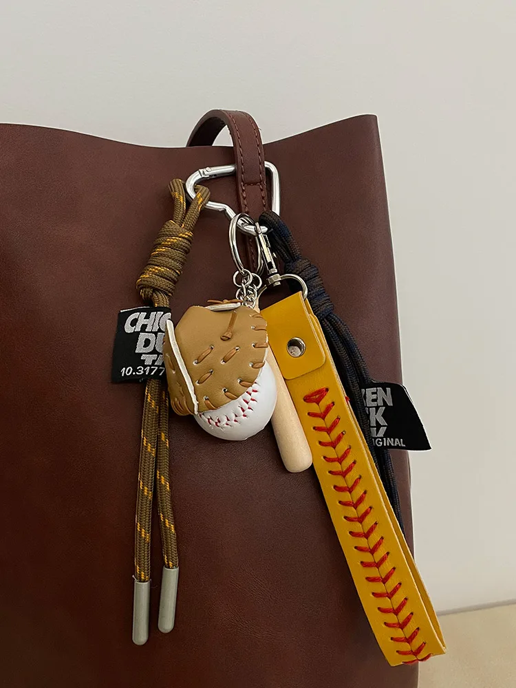 

Original Designed Key Chain with Baseball Decor Sporty Style Bag Pendant Casual Cool Trendy Fashion Pendant