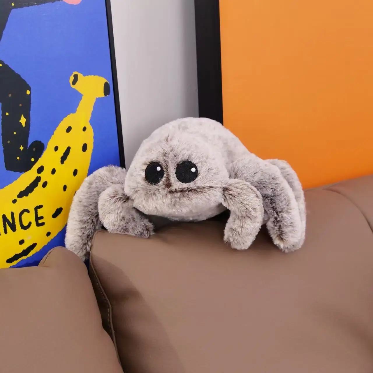 Juguete de araña de peluche realista: regalo de muñeco de araña gris para Navidad