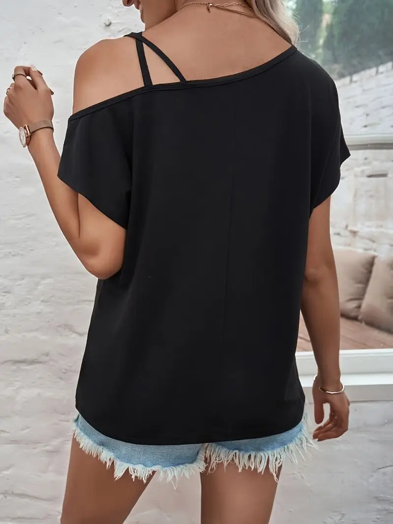 Women's Heart-Shaped Print T-Shirt Short-Sleeved Casual Top with Wide Truffle Shoulder Design Inspired Diagonal Shoulder Style