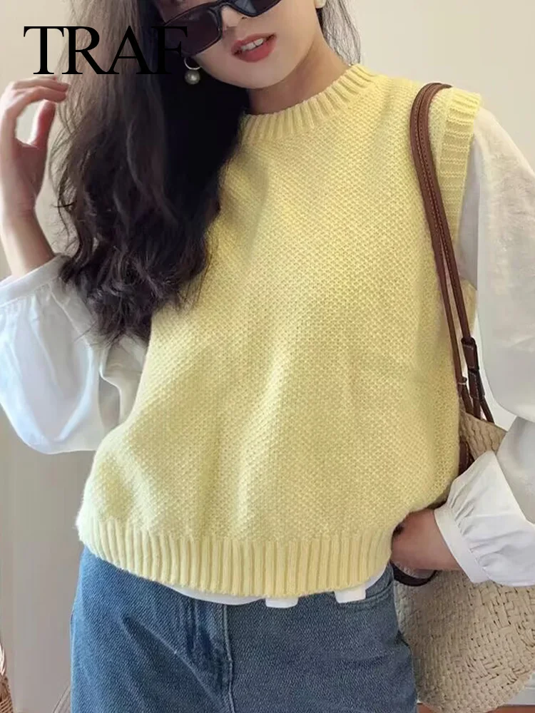 TRAF 2024 Spring Woman\'s Solid Sleeveless Pullover Sweaters Lace Up Backless Yellow Casual Loose Knitted Cropped Tops Casaco