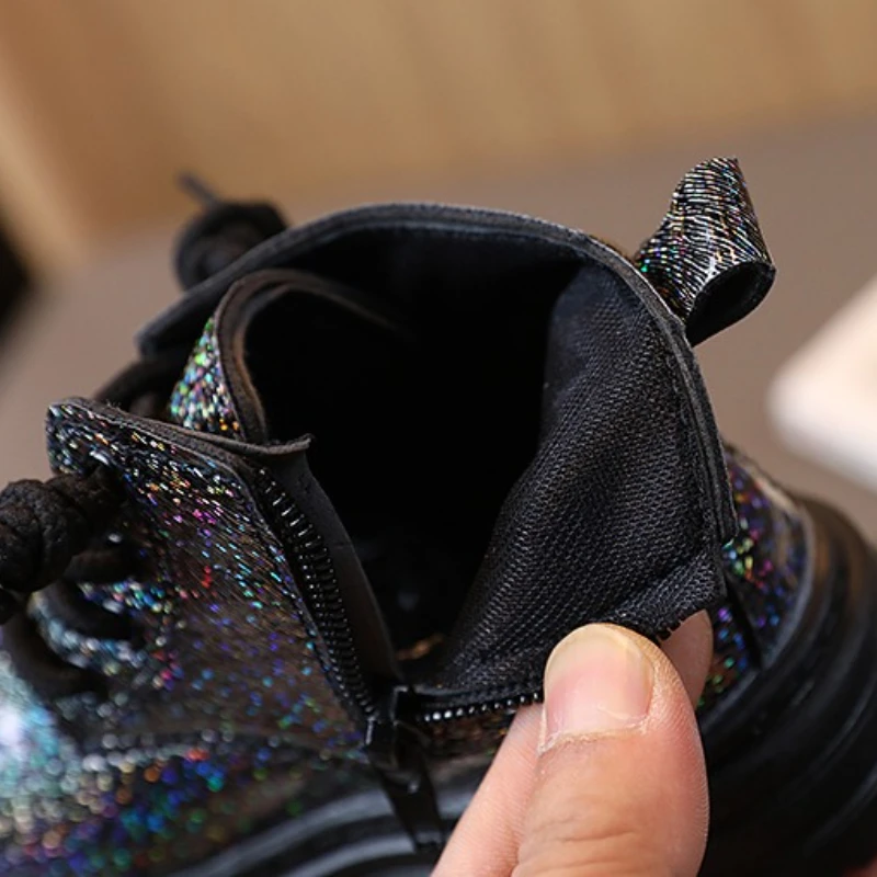 أحذية الموضة الجديدة متعددة الاستخدامات مطرزة حذاء بوت بطول الكاحل المضادة للانزلاق لينة وحيد الراحة حذاء من الجلد الحلو الأميرة مشرقة الخريف فتاة الأحذية