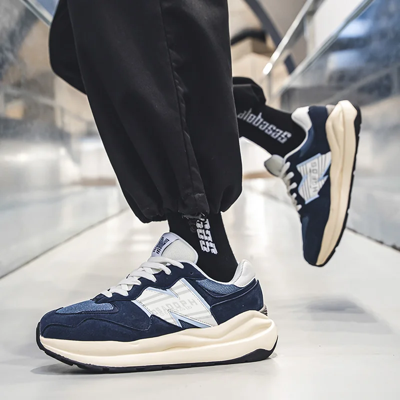 أحذية كلاسيكية للجري والسفر لعام 2025 أحذية القرش للرجال والنساء أحذية رياضية للتنس تناسب كل مباراة أحذية كرة السلة غير الرسمية Zoomx