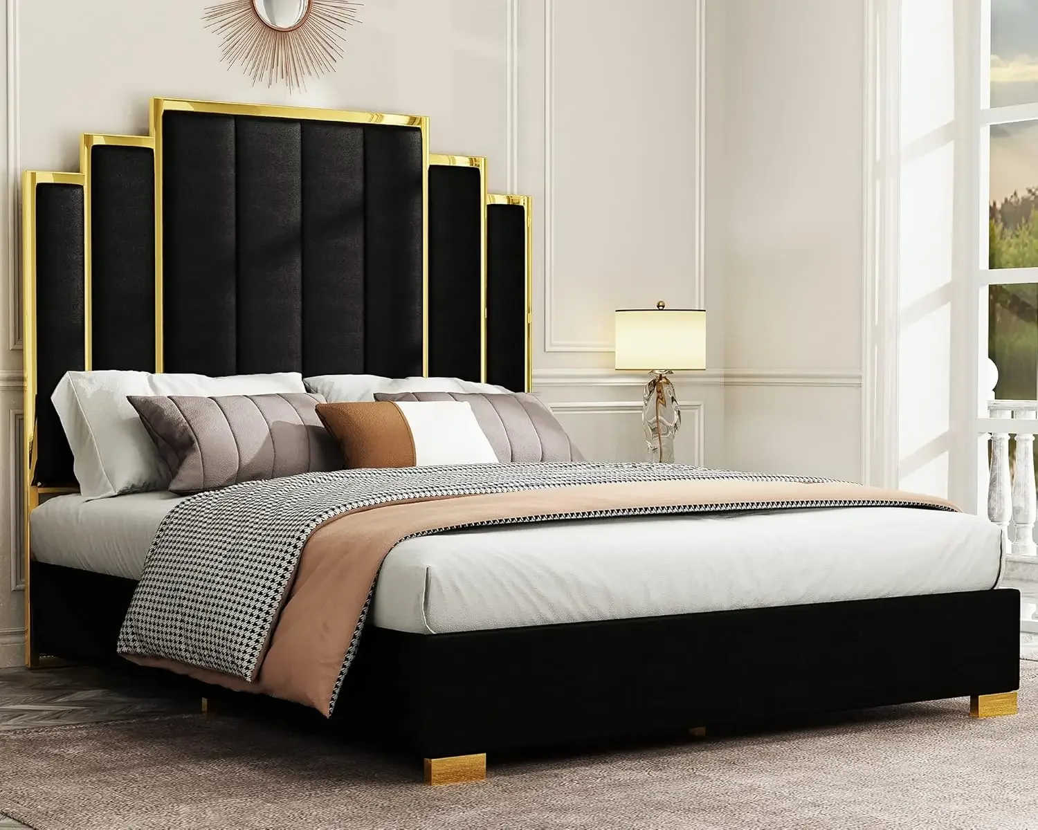 Struttura letto con piattaforma queen size, letto imbottito in velluto da 61,4 pollici con testiera con finiture dorate/lattini in legno/nessun bisogno di molle/nero