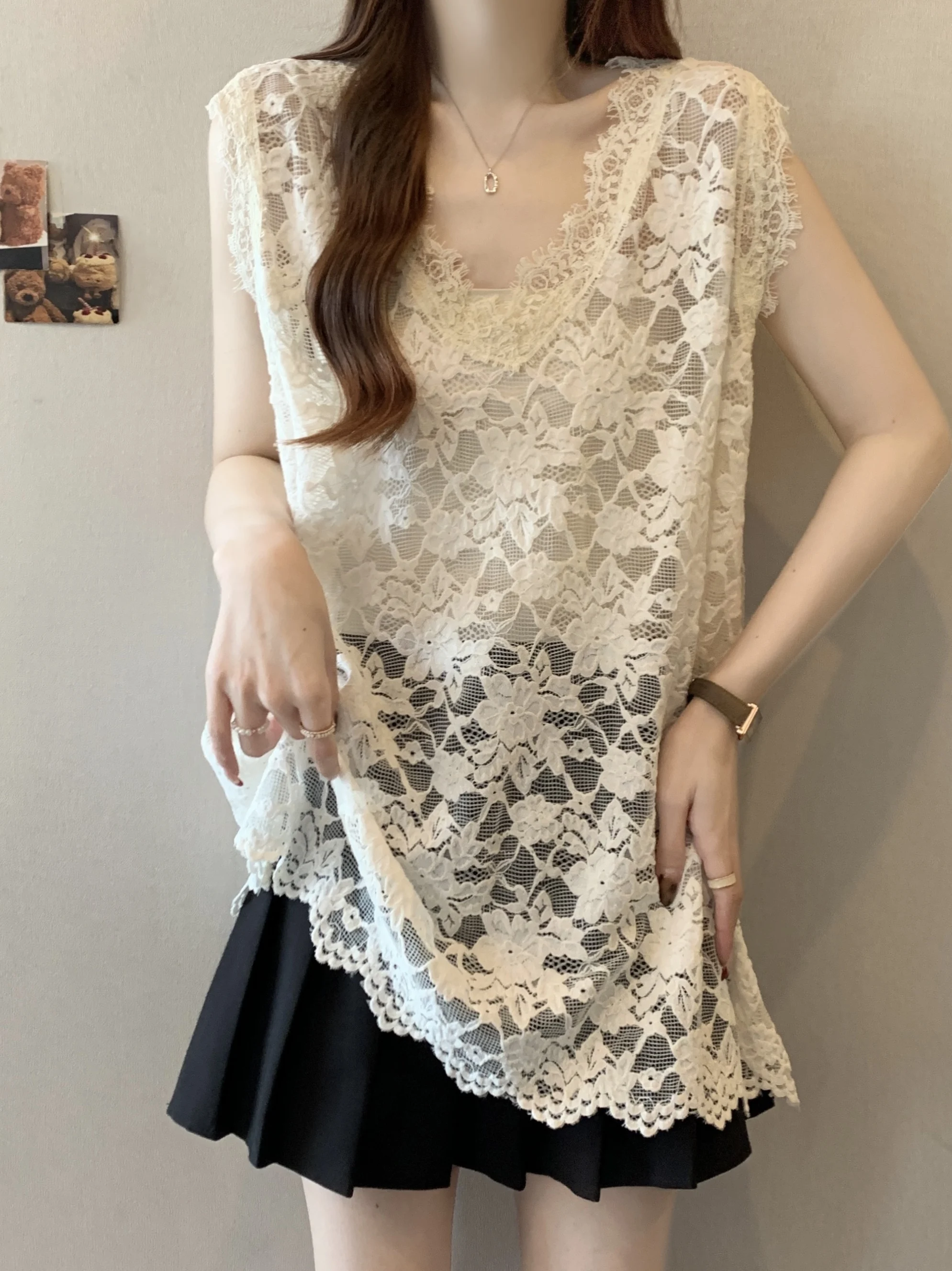 Sleeveless V-neck Tank Top Cover up Women's Summer Outerwear plus Size Design Sense Lace Hook Hollow out Top