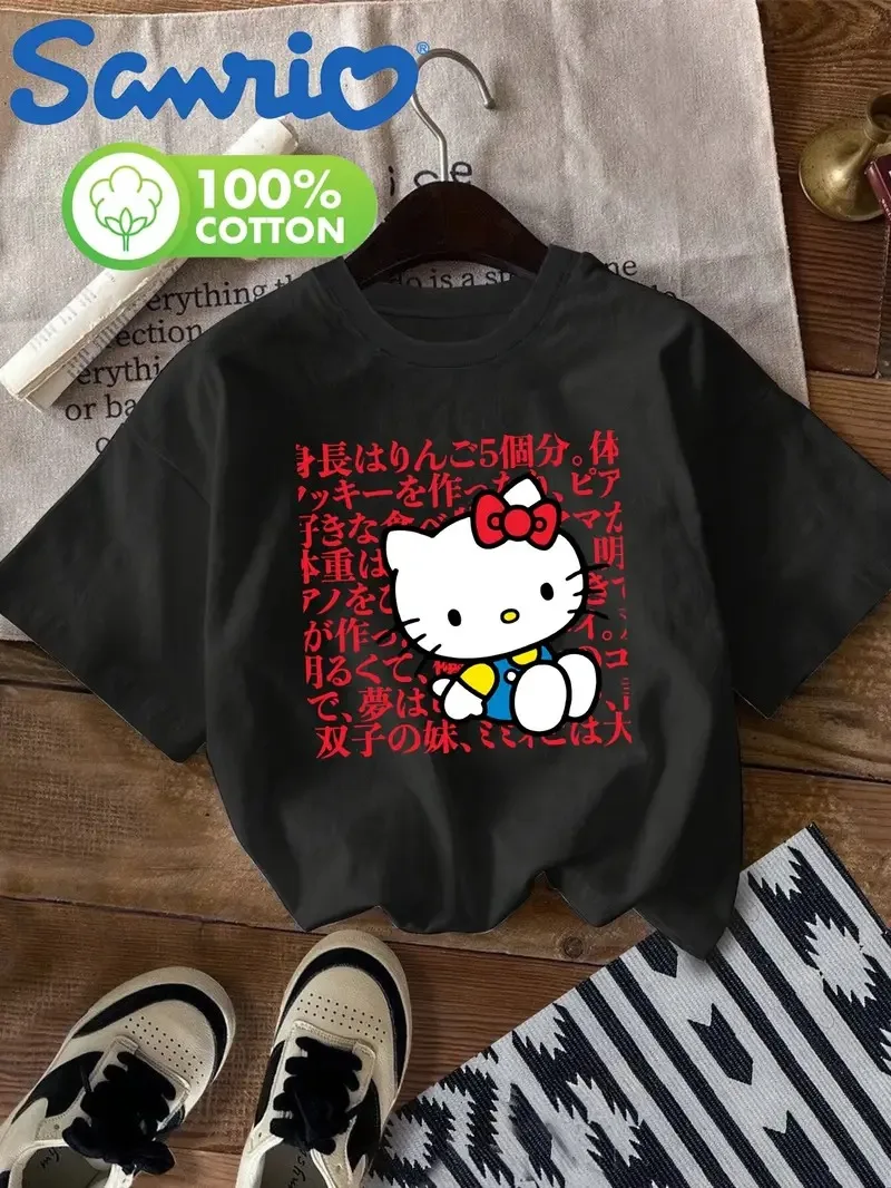 เสื้อยืดผ้าฝ้ายซานริโอ เฮลโล คิตตี้เฮลโล คิตตี้ในชุดกิโมโนพร้อมร่มสีชมพูและลายดอกซากุระพิมพ์ลายสไตล์ญี่ปุ่นที่สวยงาม