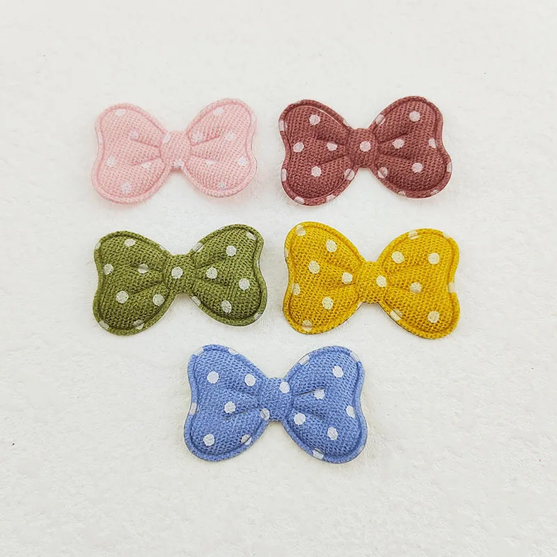 100 sztuk 4X2.5CM Polka tkanina w kropki Bowknot aplikacje na ubrania kapelusz materiały krawieckie DIY klips do włosów kokarda dekoracyjna łatki
