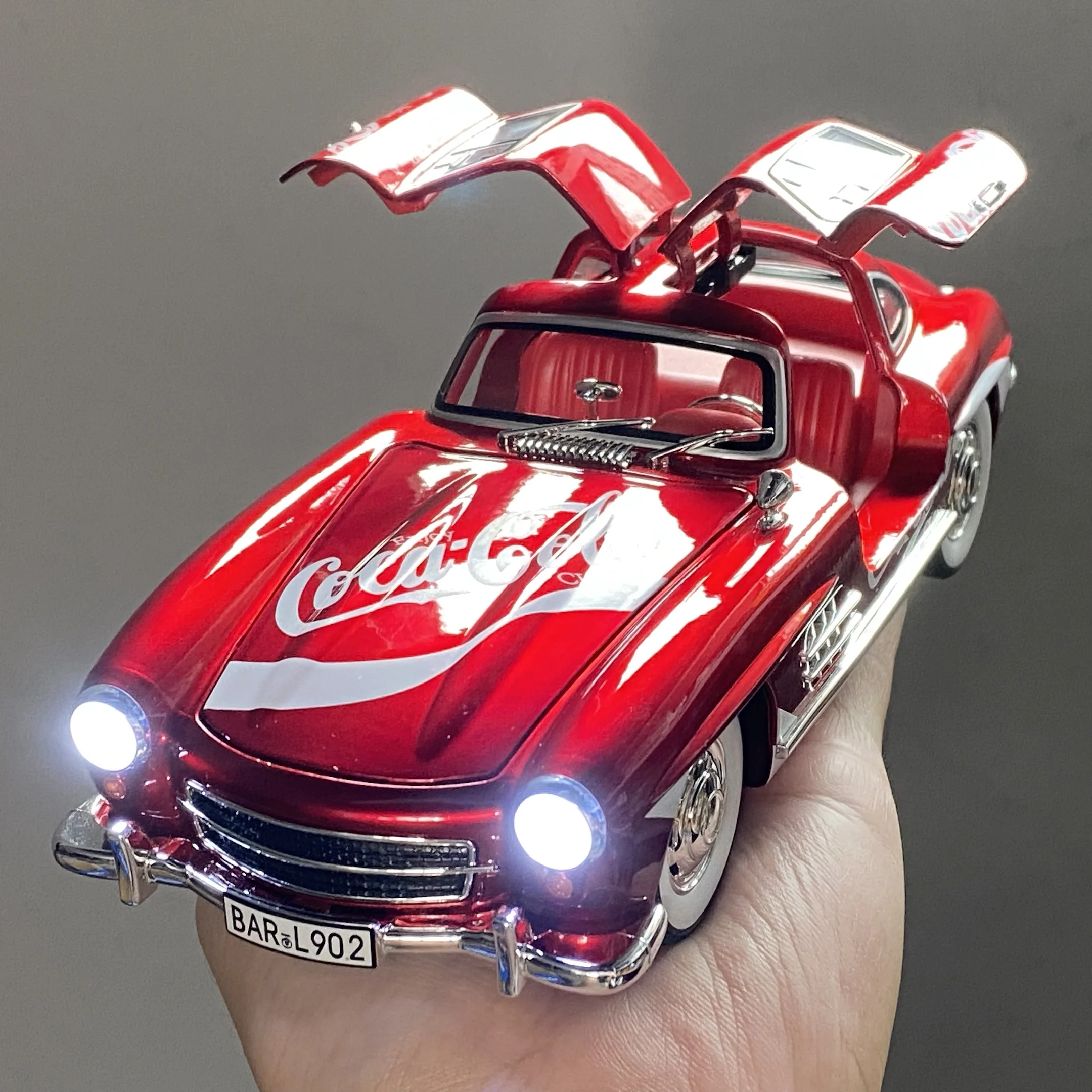 1:24 بنز 300SL كوكا كولا بيبسي كولا الكلاسيكية سيارة عتيقة سبيكة دييكاست نموذج سيارة المقتنيات المنزلية العصرية اللعب حلية عيد ميلاد