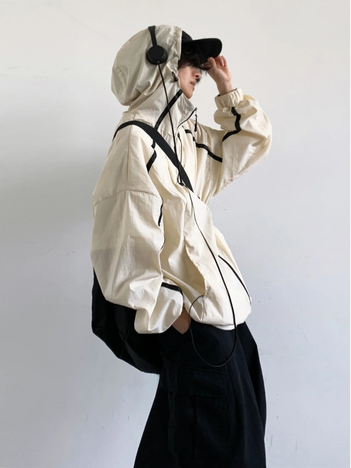 

Летняя функциональная легкая быстросохнущая свободная повседневная верхняя одежда для мужчин: модная однотонная куртка с капюшоном на шнурке для защиты от солнца