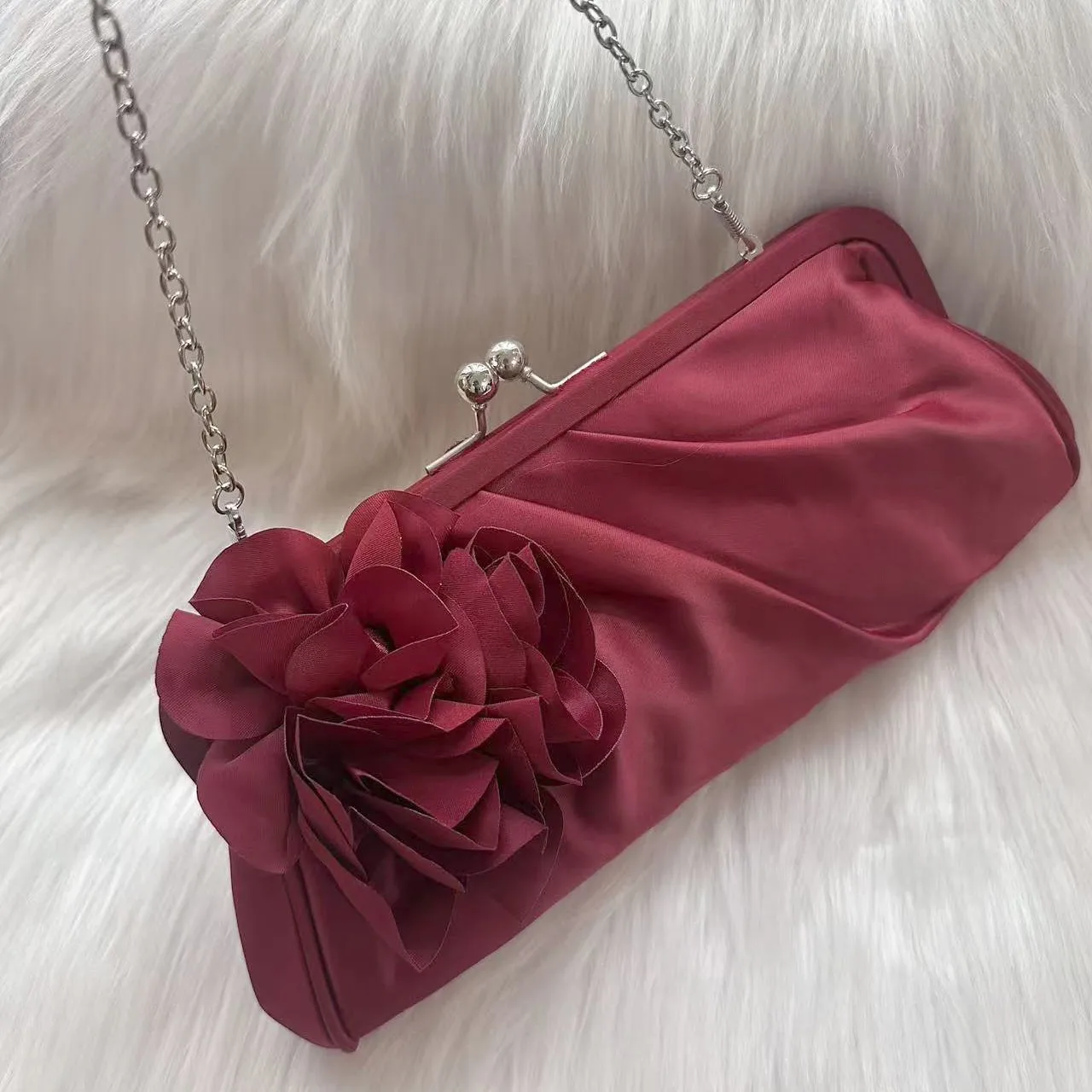 

Retro Satin Wine Red Small Evening Bag Metal Chain Shoulder Bag Crossbody for Women Wedding Party Bridal Clutch Purse Prom Party