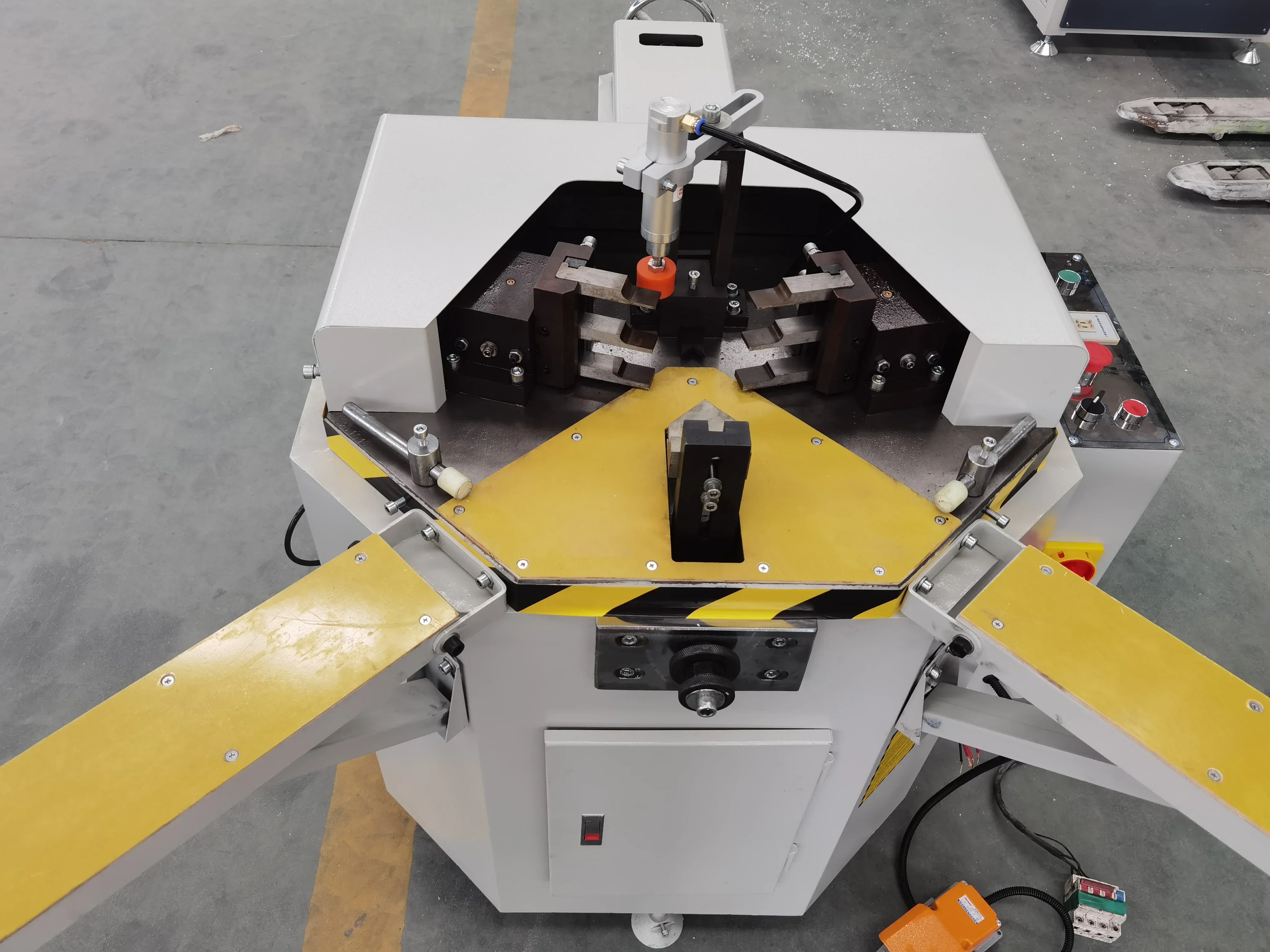 2026 NBAluminium Window Door Manufacturing Corner Crimping Machine