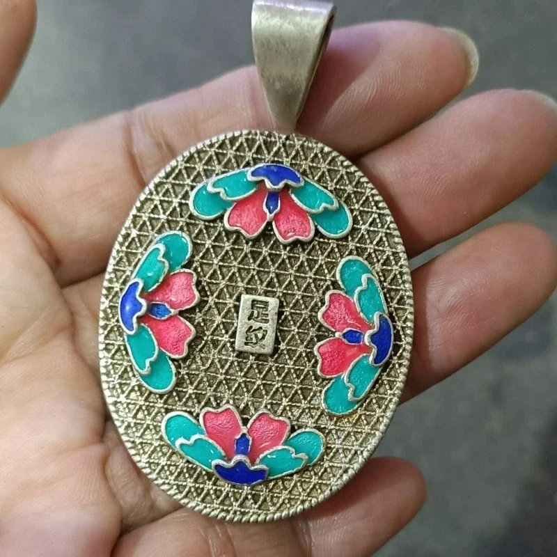 Vintage Old Silver Cloisonne Necklace Pendant Inlaid Red Star Gemstone, Bold Collectible Retro Statement Jewelry for Men & Women