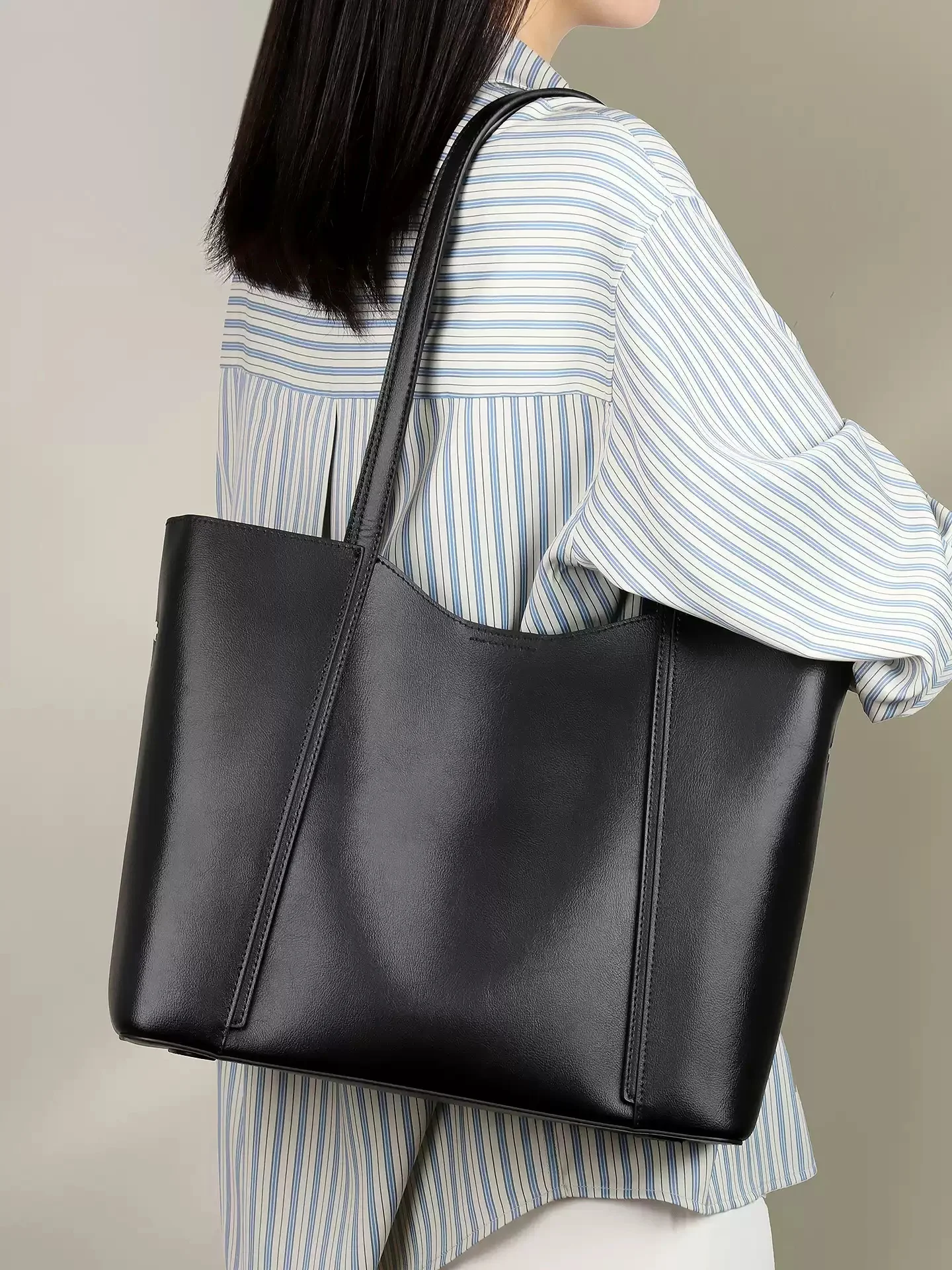 

A new high-end single-shoulder bag for women, a large commuting bag for work, and a genuine leather tote bag for women