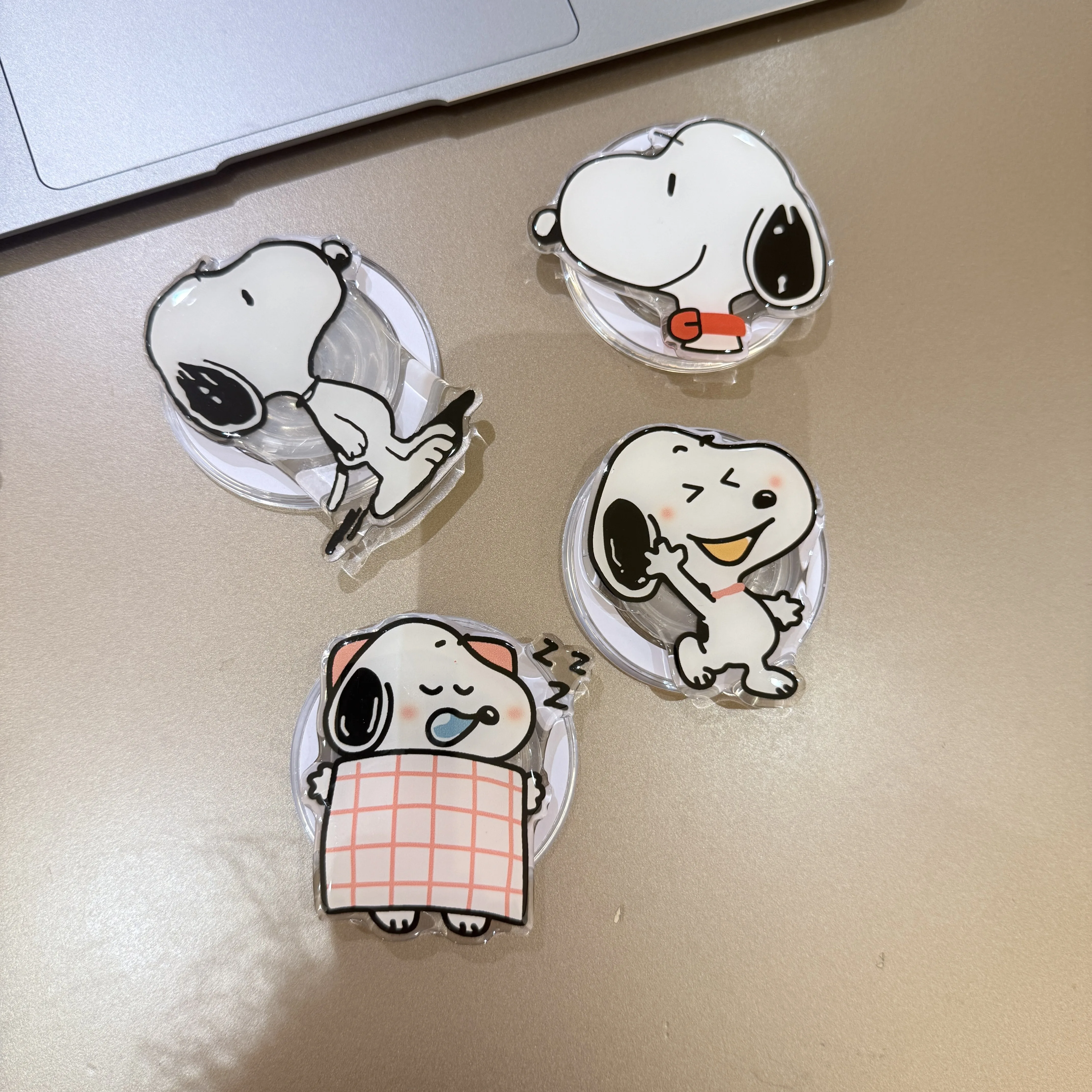 Милый щенок для Snoopy, магнитный держатель для смартфона на присоске, магнитный держатель для мобильного телефона Samsung для Z Flip 7, практичная магнитная подставка для телефона