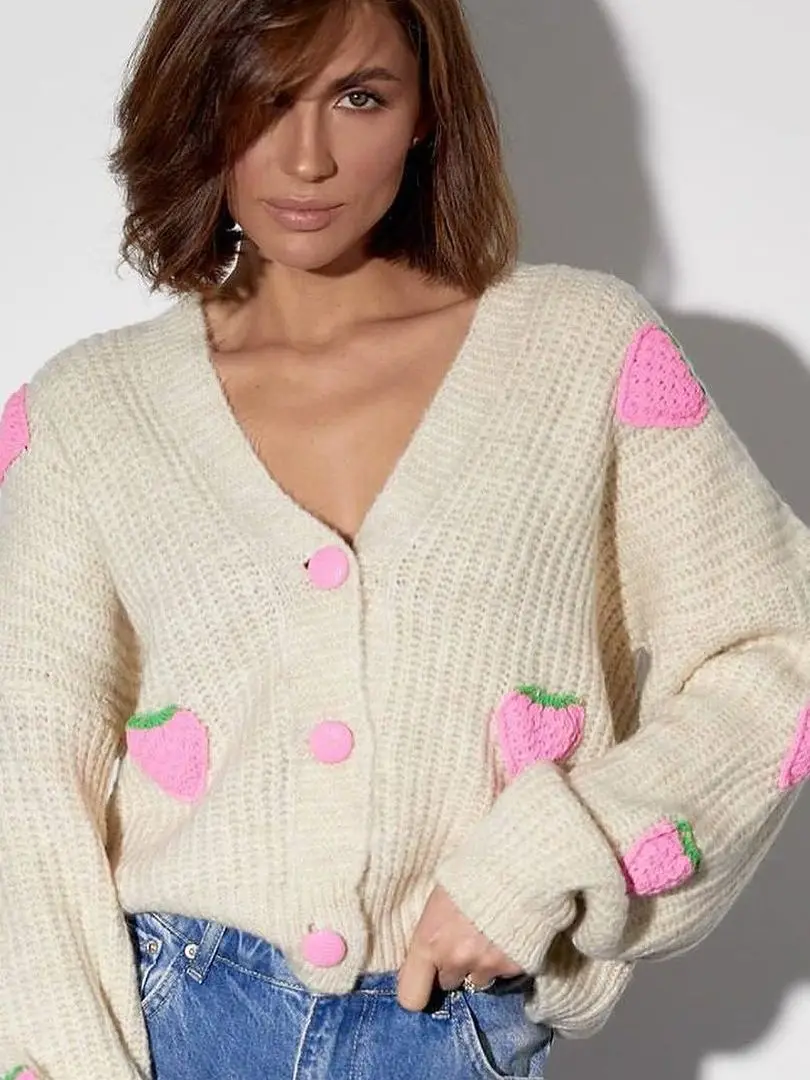 

Women's V-ne Stberry Patch Sweater Casual Loose Fit Long Sve Knitted Top Faionable Printed Design Winter Wear