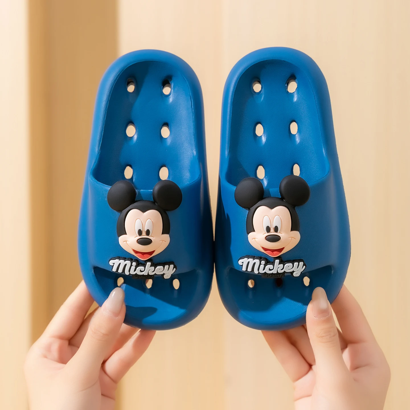 

Летние тапочки с Микки Маусом для мальчиков Disney, детская пляжная обувь с противоскользящими отверстиями, детские тапочки с мягкой подошвой, домашние тапочки для малышей