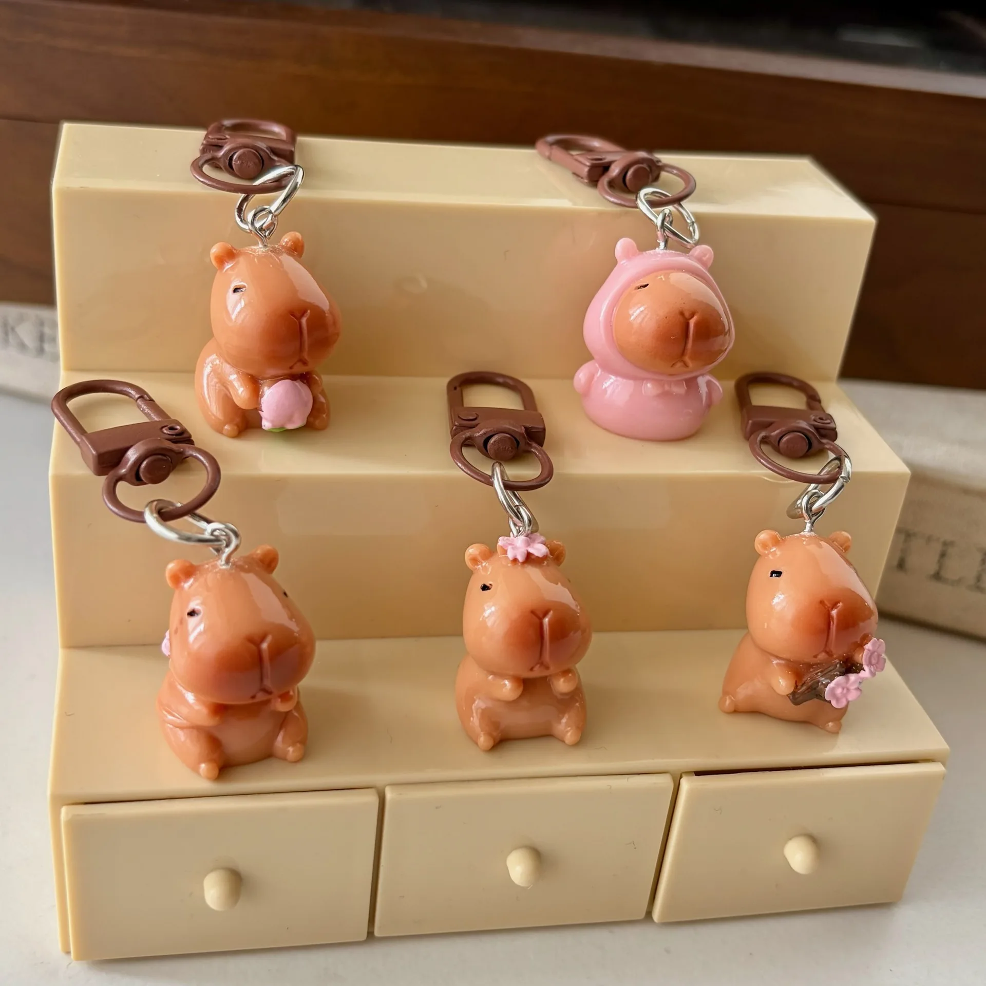 Cute Resin Capybara Key Chains for Women Girls Capibara Animal Keychain Kawaii Bag Backpack Charms Couple Friend Jewelry Gift