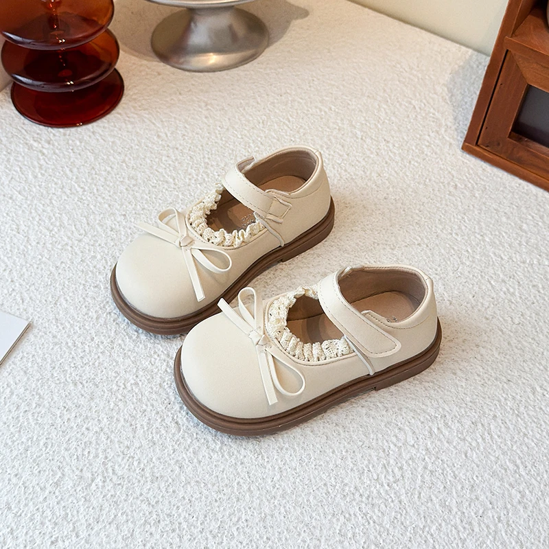 

Элегантные кожаные туфли для выступлений для девочек, милые модные детские повседневные туфли на плоской подошве, весенне-осенние детские модельные туфли с оборками по краям и бантом
