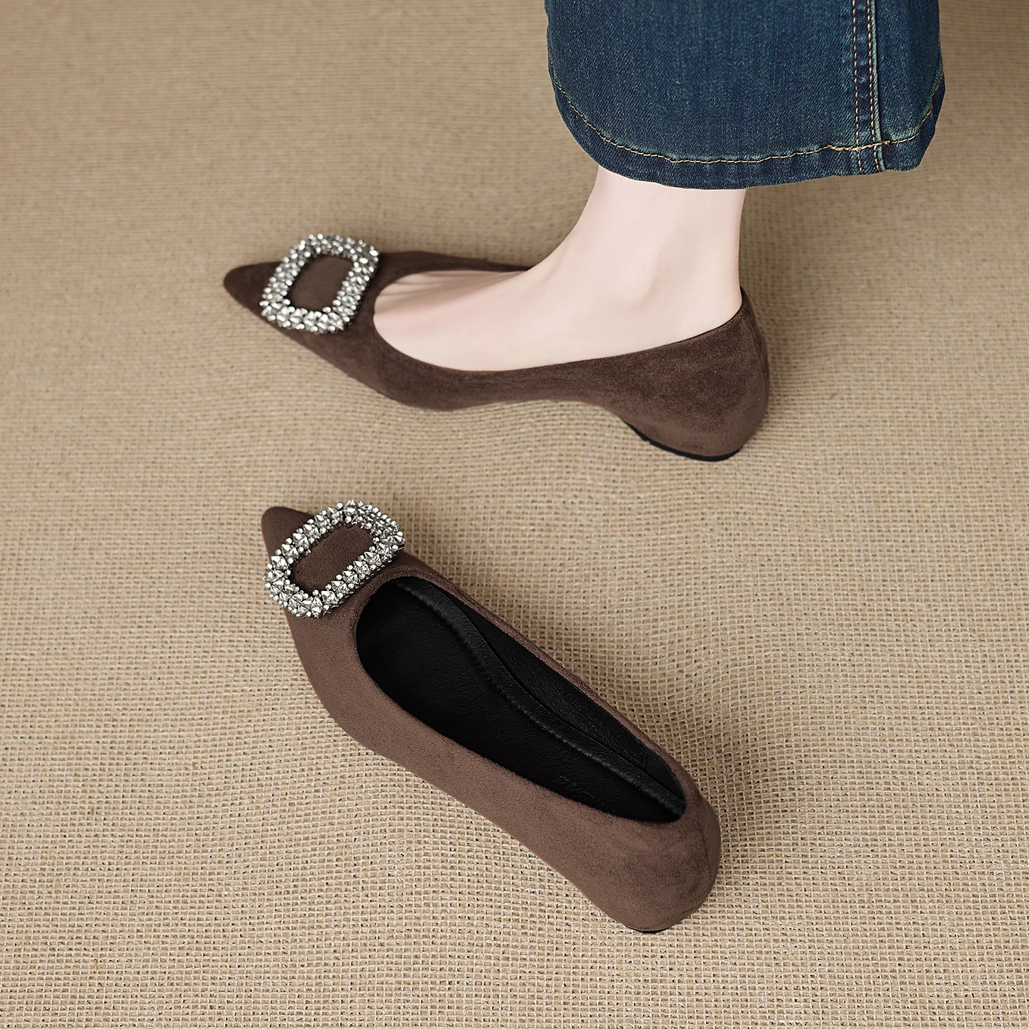 retro-invisible-heightening-slip-on-women's-pointed-toe-comfortable-commute-shoes-velvet-surface-fashionable-work-shoes