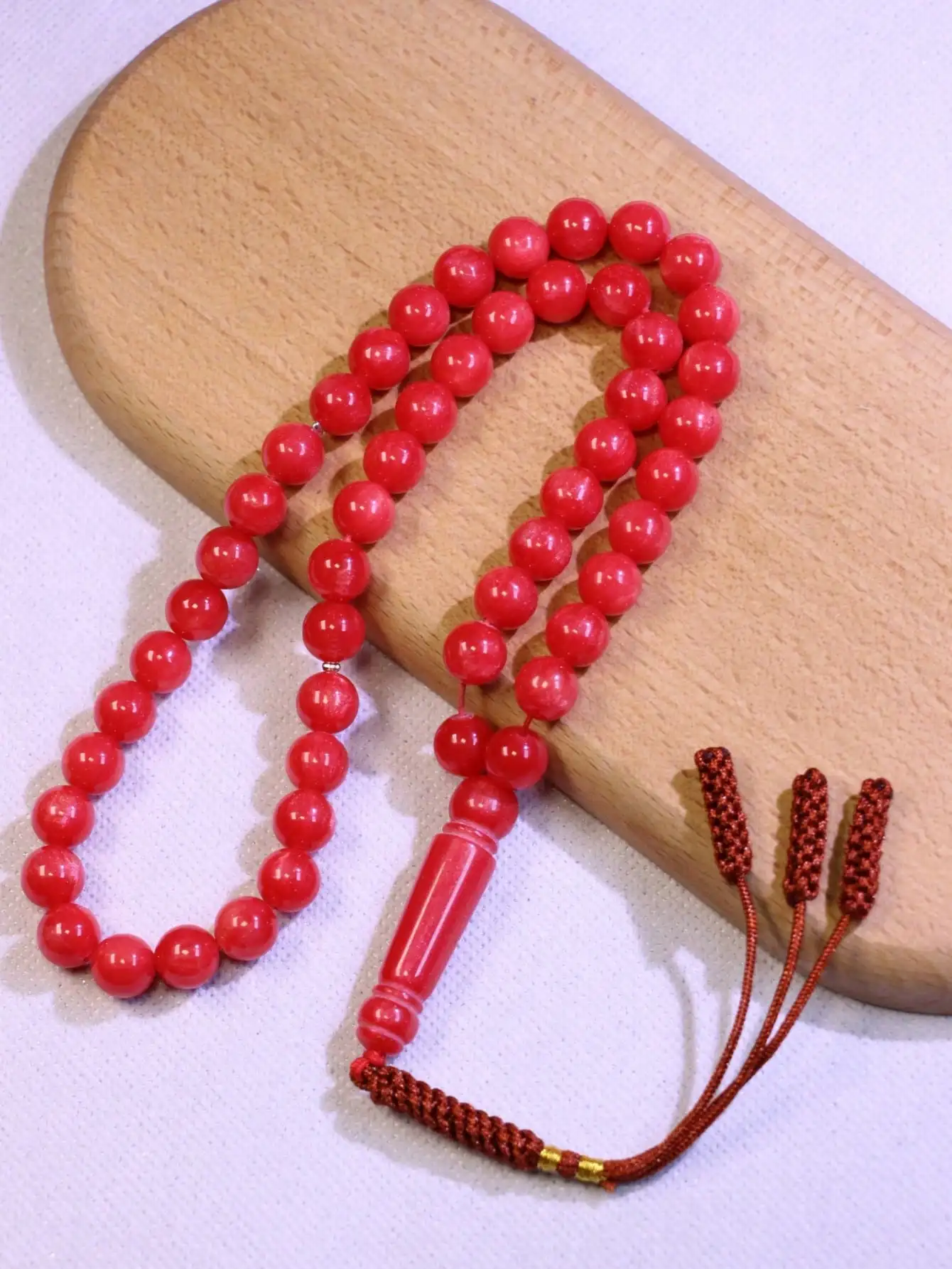 1PC Black Red 45Pcs 10mm Tassel Pendant Islamic Prayer Beads Resin Hand-Woven Muslim Tasbih Suitable for Eid al-Fitr Ramadan Eid