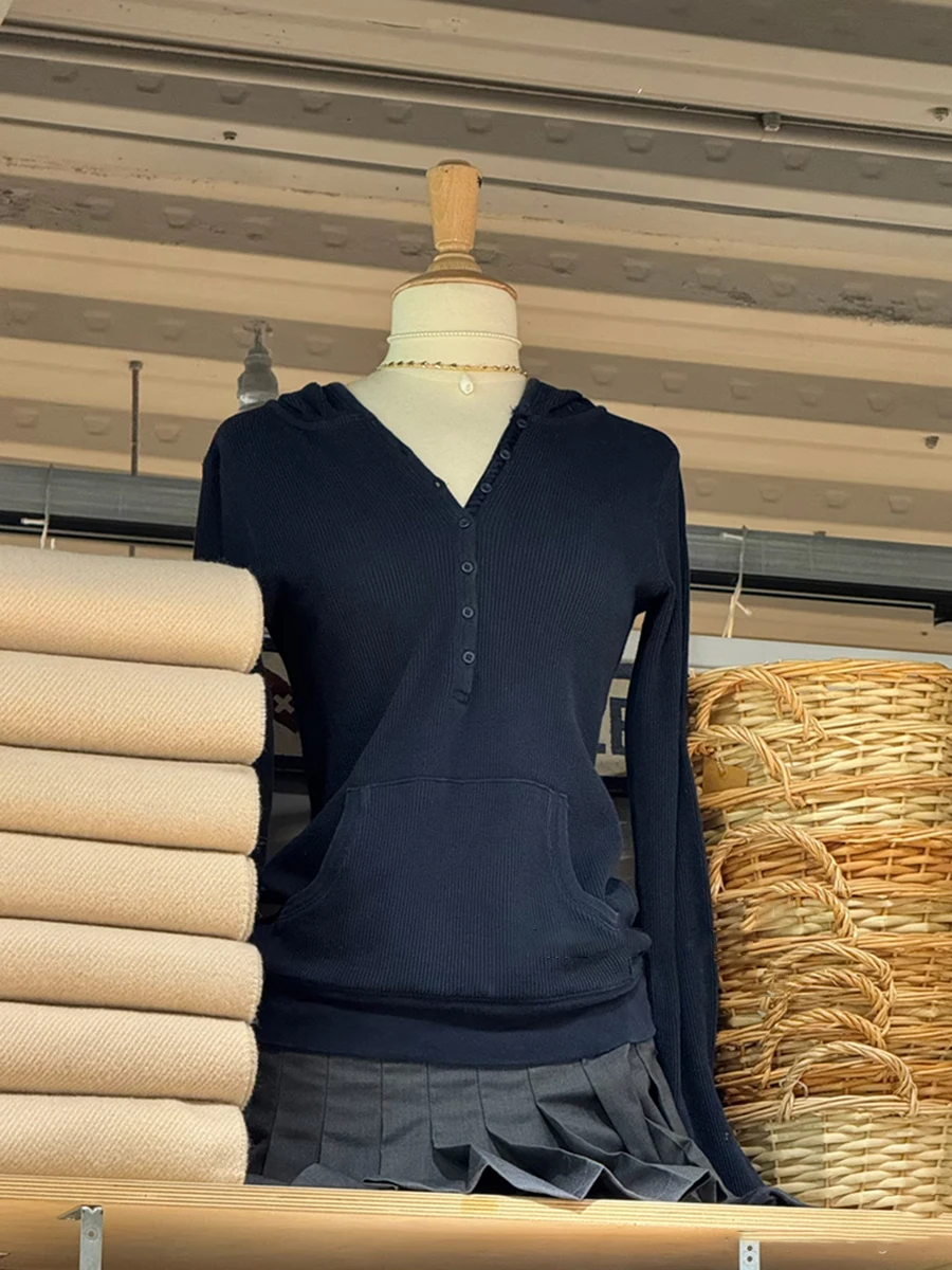 Damska koszulka z kieszeniami, kapturem, długim rękawem, z materiału wafelkowego, wiosenna, z siedmioma guzikami, granatowa, dopasowana, vintage, casual, streetwear, nowe t-shirty