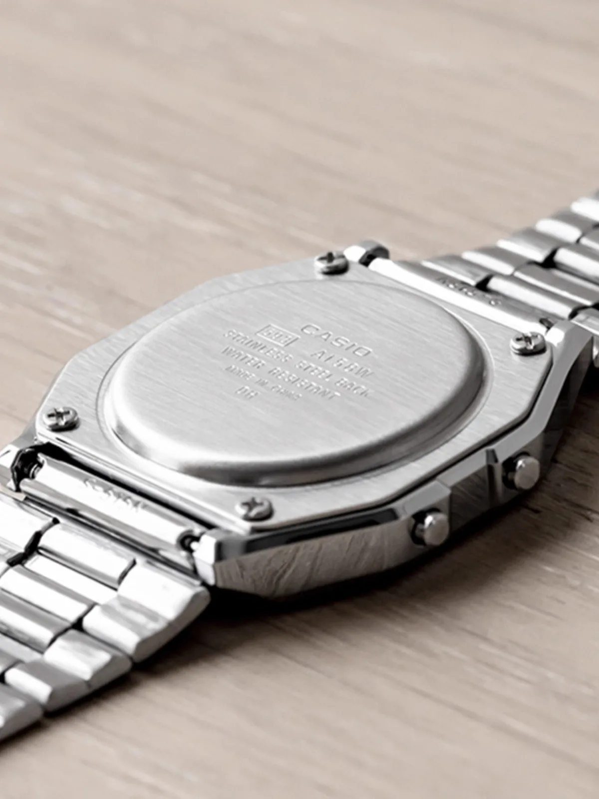 ساعة كاسيو للرجال معدن مربع شاشة ديجيتال ساعات كوارتز مقاوم للماء ساعة رياضية رقمية ريترو للرجال A158WEA-9