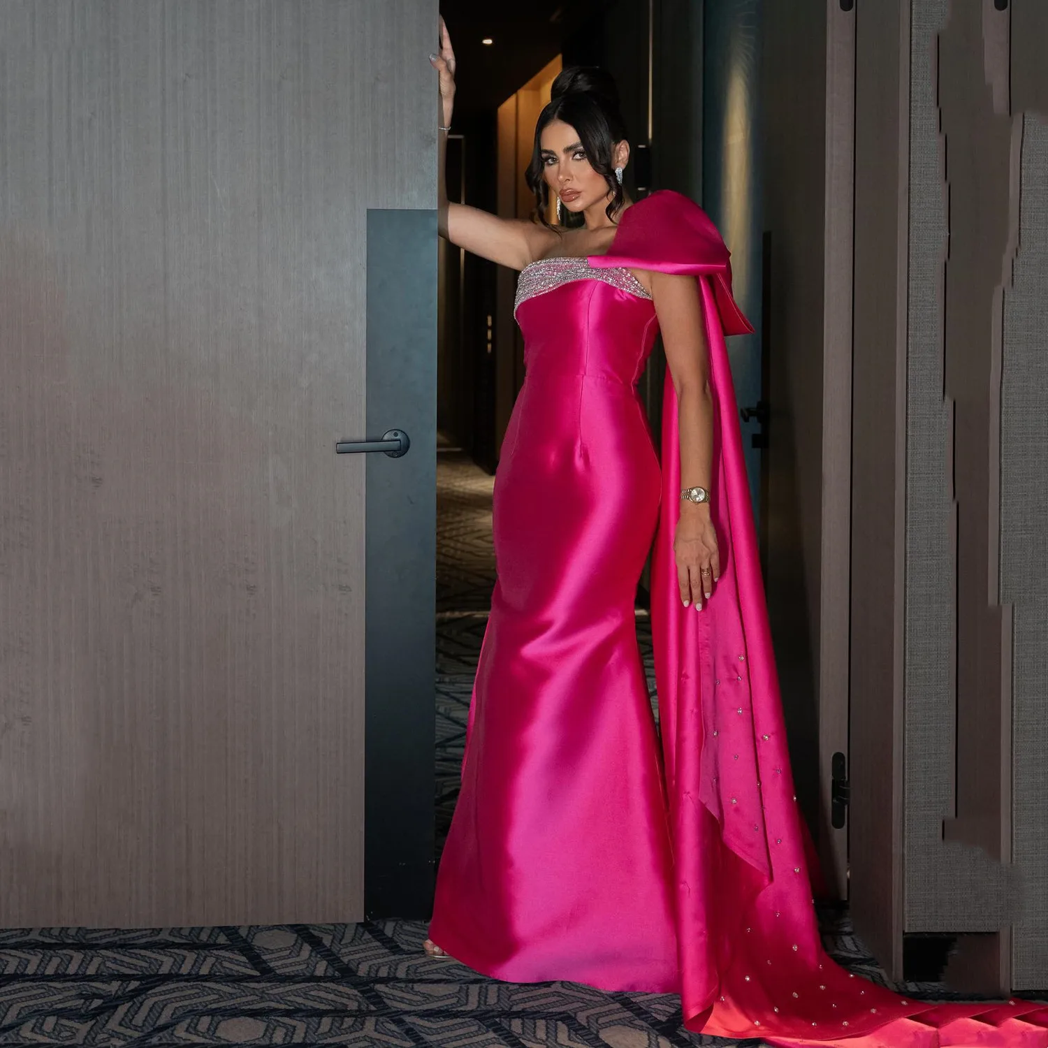 EDECPBM Robes de mariée personnalisées pour les fêtes Perles d'ongles Robe de soirée pour femme Satin فسات Б Khuṁеakirч bagoнее Tail Gala de bal