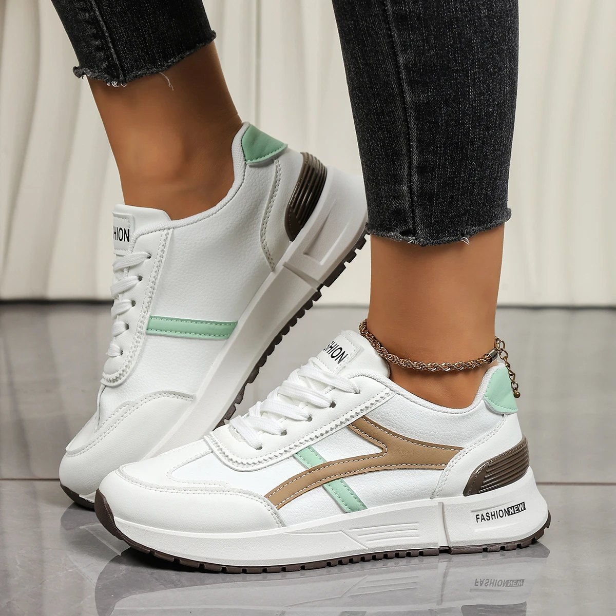 Women Vulcanize Shoes Large Size Flat Shoes Leather Surface Sports Casual Women Shoes Breathable Wear-Resistant Low Top Sneakers
