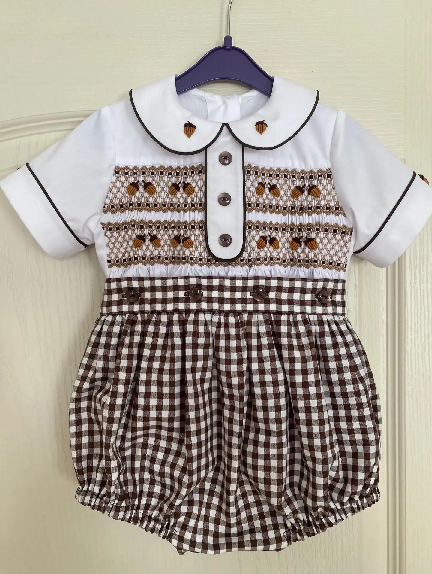 Conjunto de Pelele de Manga Corta para Bebé Niño con Bordado de Higo de Indias y Pantalones Cortos Burbuja de Cuadros Vichy Marrón, Ideal para Fiestas y Cumpleaños A349