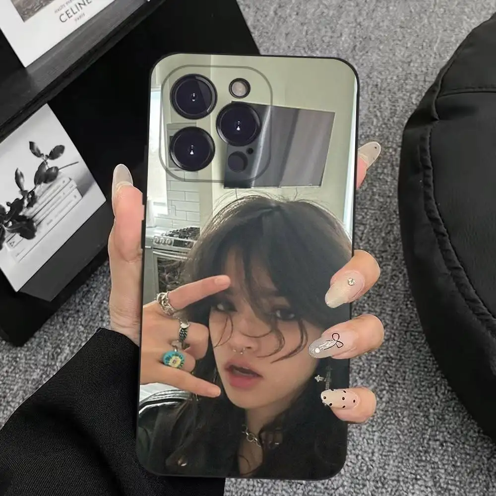 حافظة هاتف A-Ari A-Abdul Singer لهاتف iPhone 17,16,15,14,13,12,11,Plus,Pro Max,XS,X,XR,SE,Mini,8,7,غطاء أسود من السيليكون الناعم