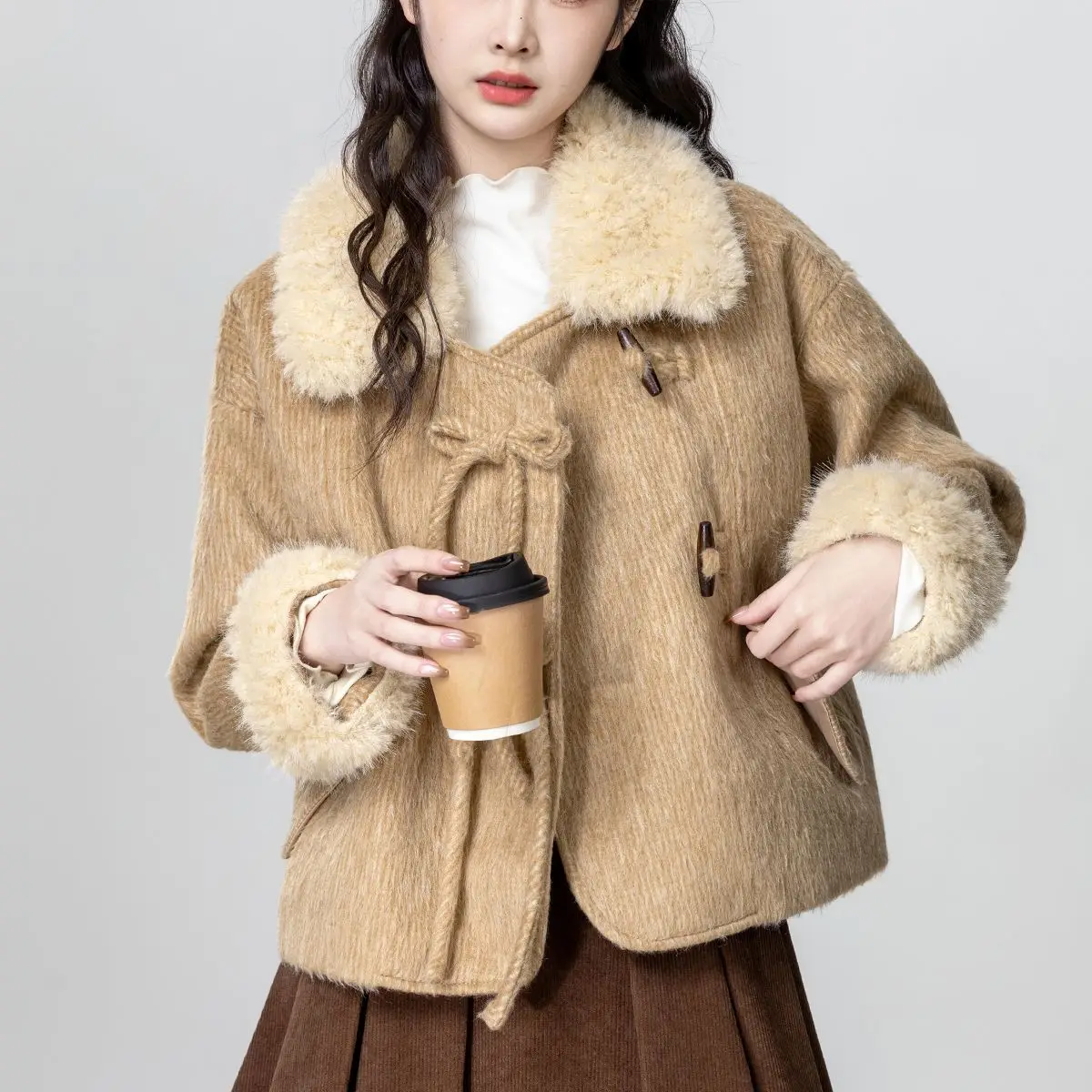 2025 الخريف والشتاء جديد البقرة القرن زر معطف الصوف المرأة فضفاضة وسميكة الدافئة سترة صوفية #4