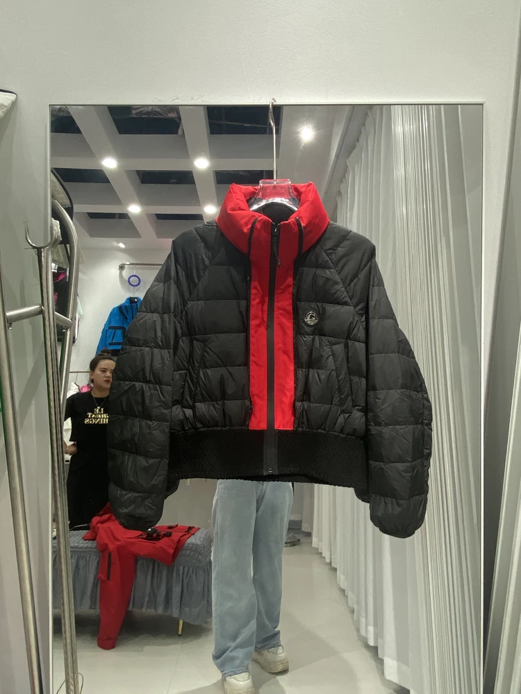 Cappotto di design per bambole di cartone animato in piuma d'anatra bianca corta casual da donna Giacca da donna con cappuccio e ispessita per esterni di fascia alta alla moda