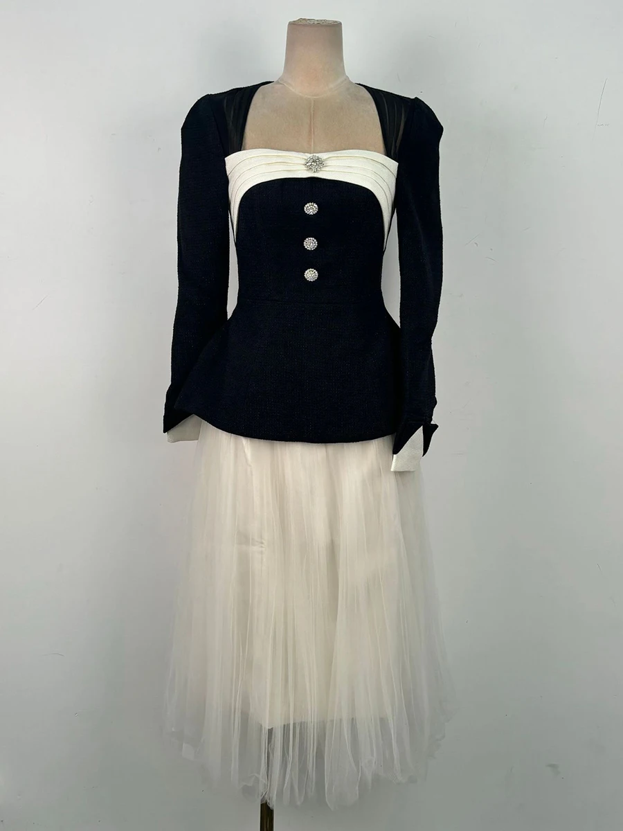 TWOTWINSTYLE التخسيس قطعتين مجموعات للنساء ساحة الرقبة طويلة الأكمام تقسم حبة أعلى المرقعة شبكة تنورة مجموعة الإناث الموضة