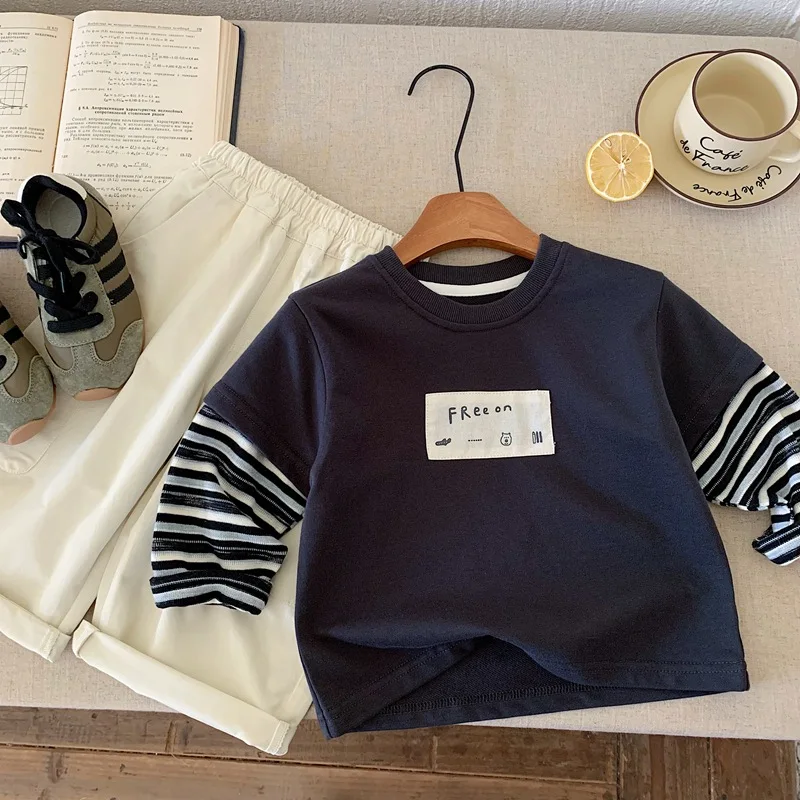 

Детская футболка, новинка 2025, весна и осень, модная рубашка из двух предметов с мультяшным узором в полоску и длинными рукавами