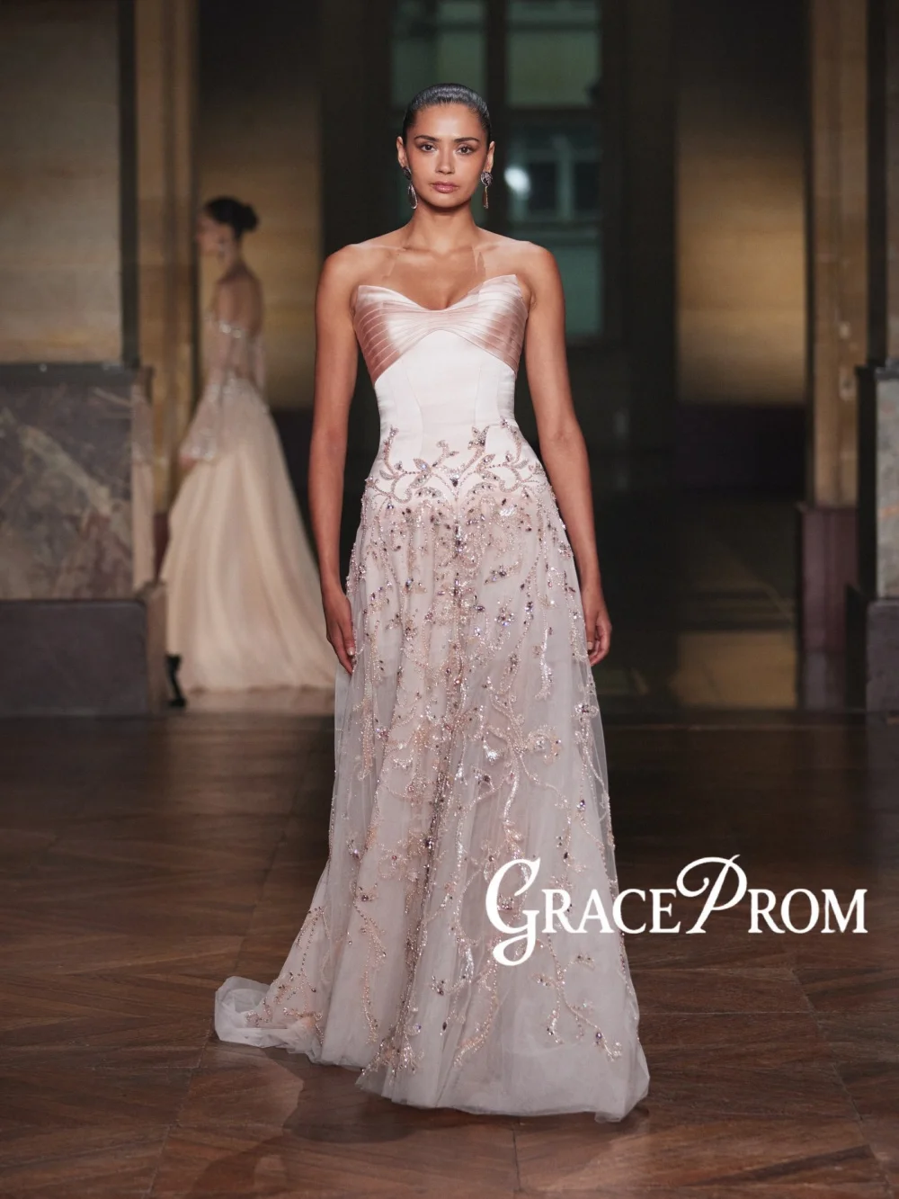 

Pleated Strapless Beaded Evening Dress Luxurious Crystal A-line Long Wedding Party Gowns New Customized Fashion Banquet Gowns