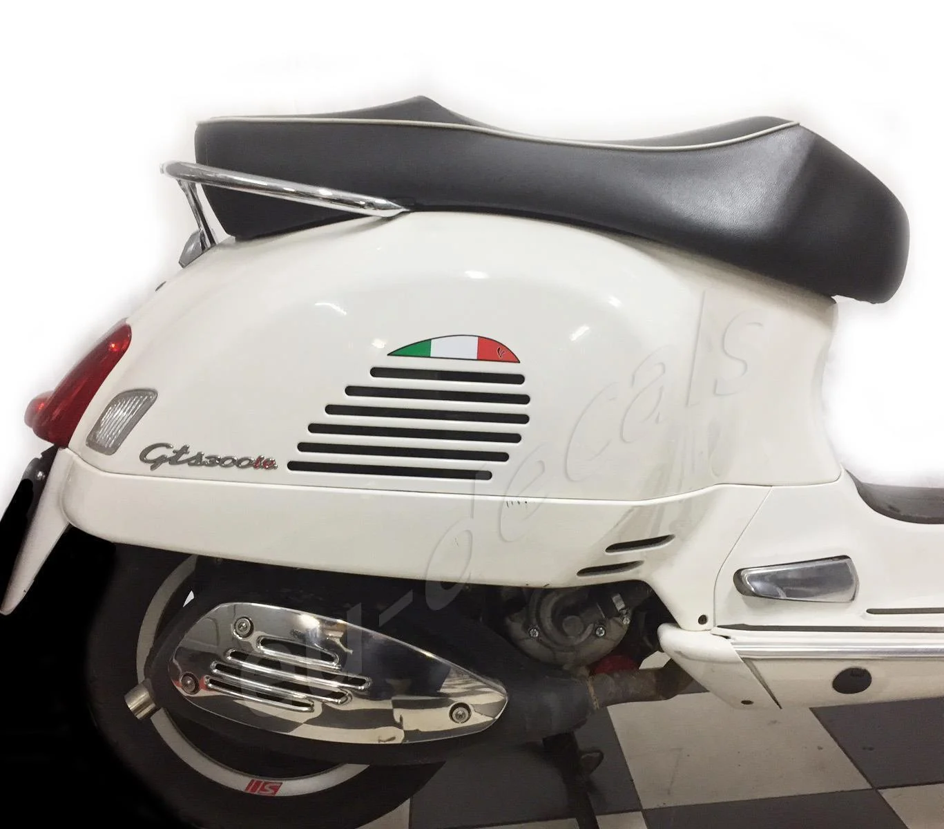 For Vespa GTS GTV GT side vent Extension Italian Flag sticker Decal Laminated