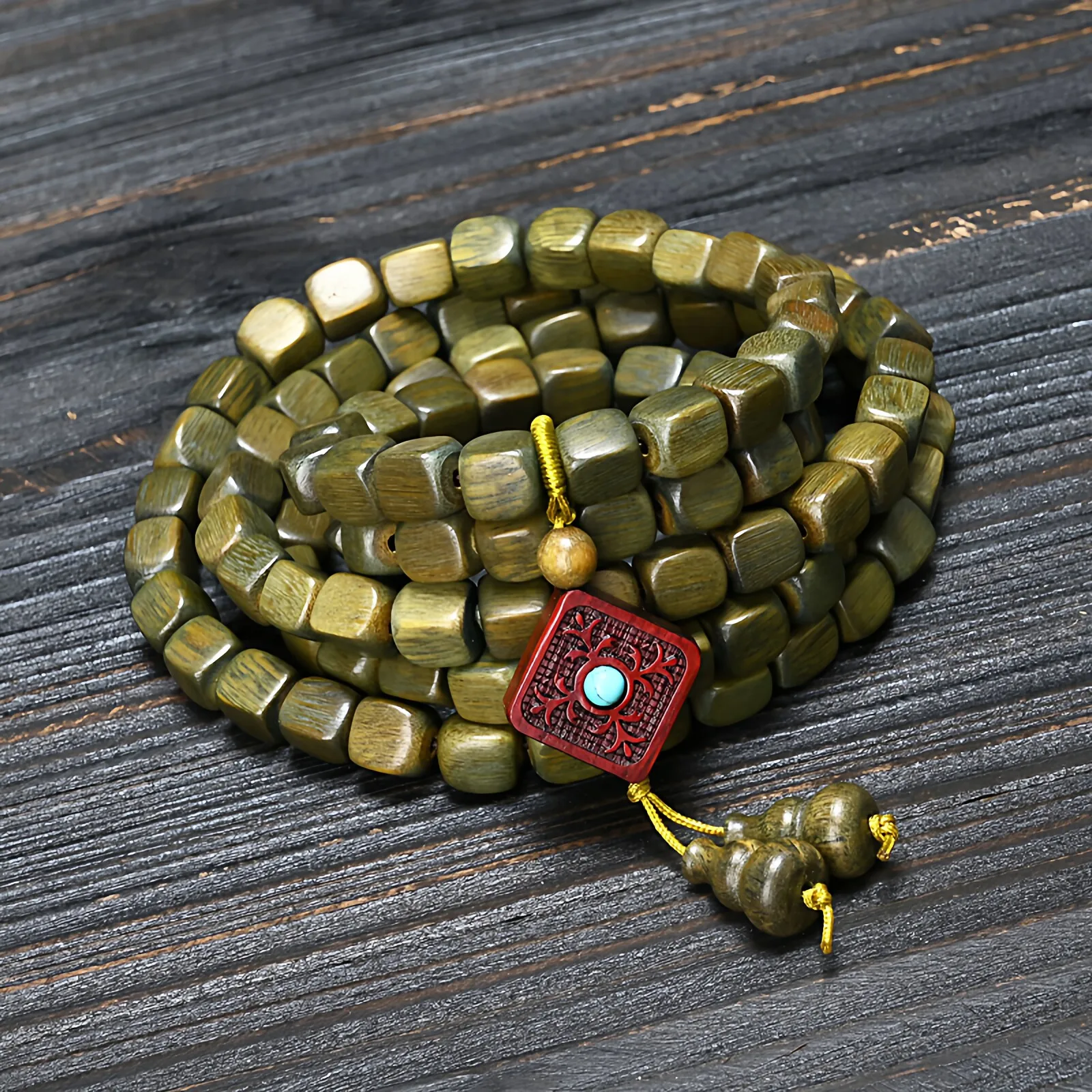 

Natural Authentic Green Sandalwood 108 Square Beads Prayer Bracelet for Men and Women Gifts
