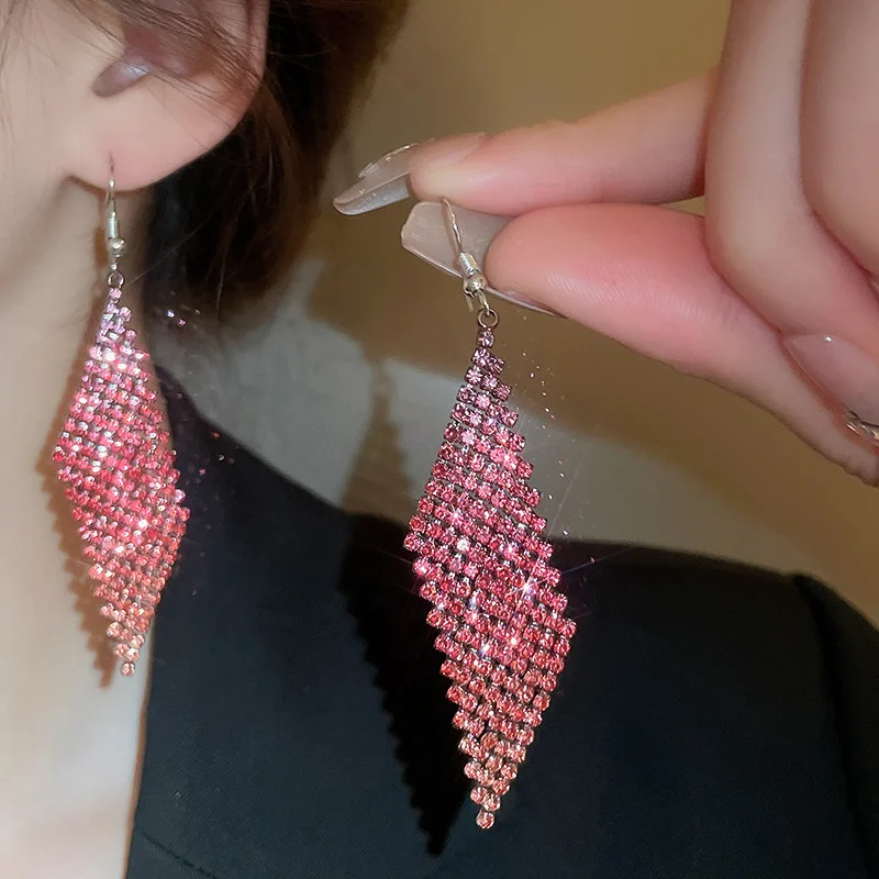 Super flash light luxury style diamond-set rhombus fringed ear hook earrings fashion niche geometric temperament, high-end