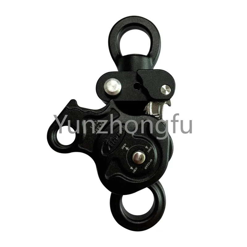 

Very high efficiency double pulley with swivel