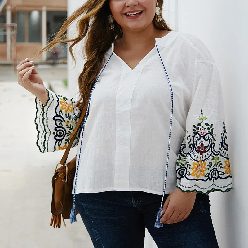 

Spring and Autumn plus size women's casual T-shirt 5XL fashion retro ethnic embroidery long sleeve T-shirt