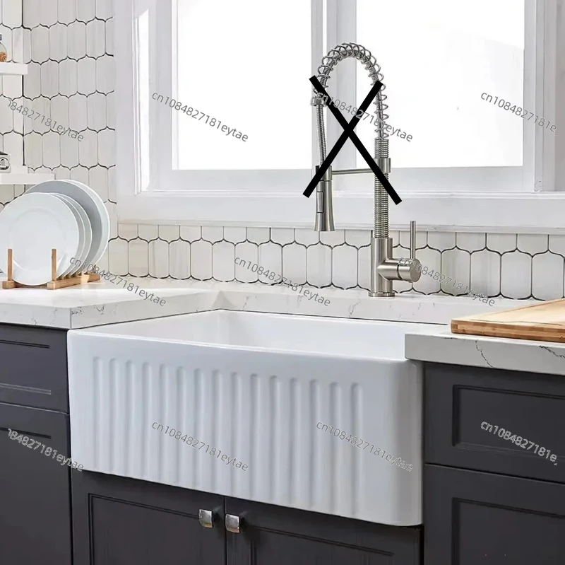 

Американская кухня, полувстроенная керамическая раковина, тарелка, большая сверхглубокая прямоугольная раковина под балкон