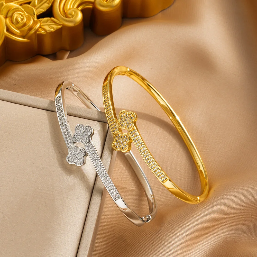 

Женский браслет с четырьмя лепестками клевера, открывающийся нишевый дизайн, исключает ощущение элитного дизайна.