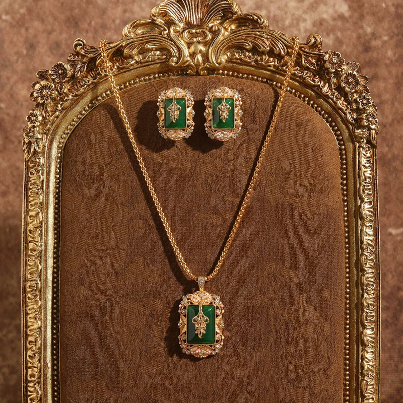 

Vintage Green Glaze Jewelry Sets Antique Gold Plated Rhinestone Royal Court Necklace Stud Earring Designer Luxury Brands Wedding