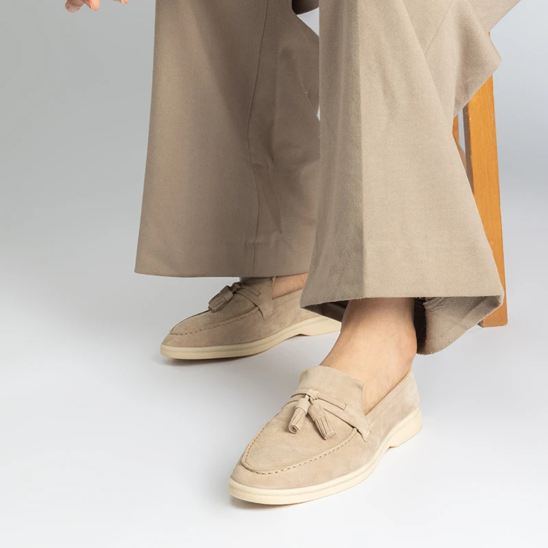 

ALIAS MAE, новинка лета 2024, замшевые женские туфли ручной работы с кисточками и неглубоким носком, простые, универсальные, удобные туфли на плоской подошве