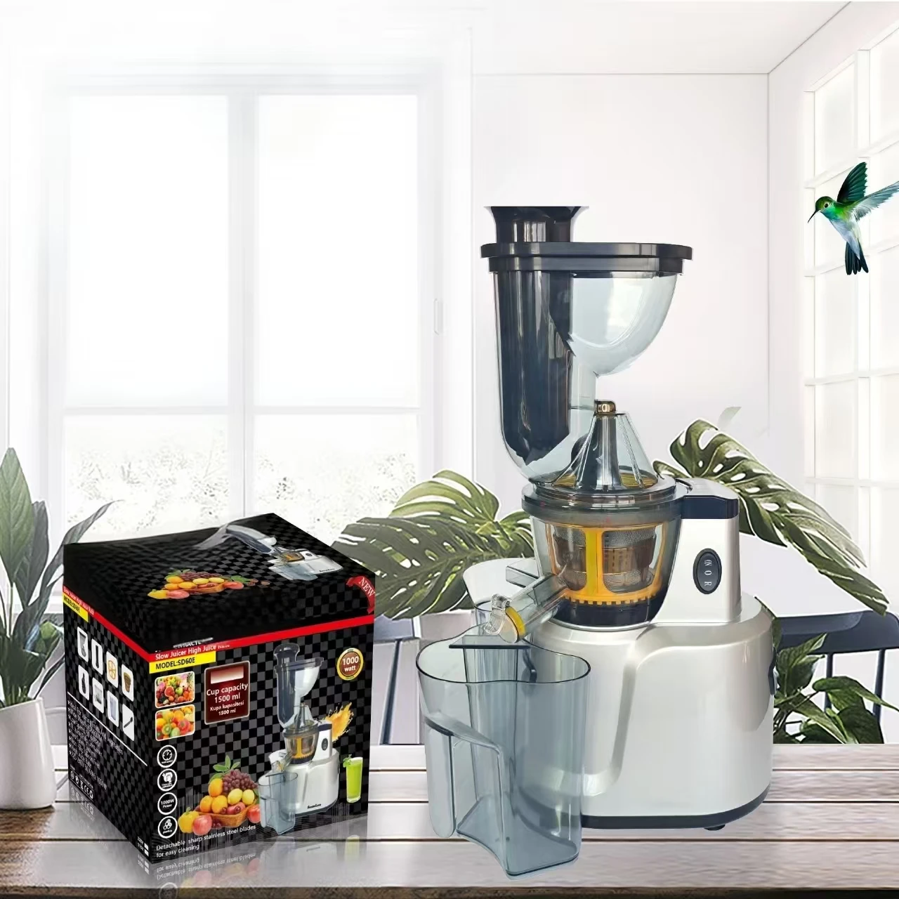 Automatic Juicer for Home Use Capable of Separating Solid and Liquid Components and Capable of Making Juice