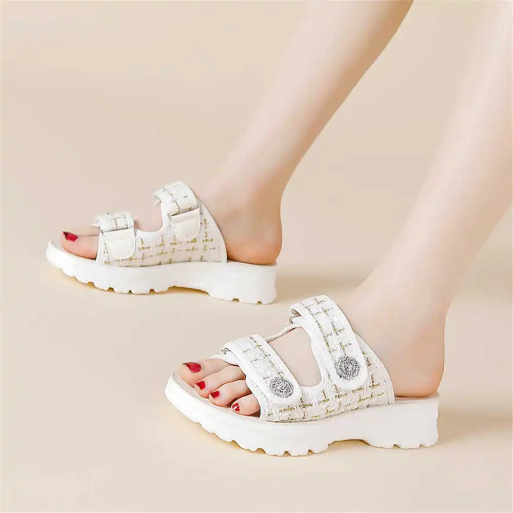 

Thick Bottom Cream Low Sandals Woman Bathroom Slippers Shoes Sneakers Women Offer Sport New Fast Boti Pas Cher Cool Sapato